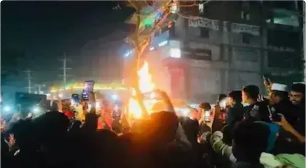 बांग्लादेश में फिर हिंदू शख्स को भीड़ ने जलाया