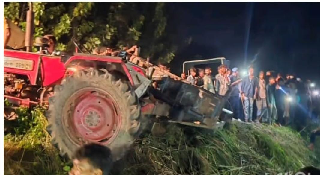 हापुड़ में सड़क हादसा‚ ट्रैक्टर- ट्राली  पलटने से महिला की मौत