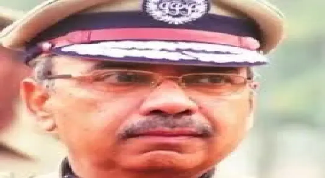 पूर्व डीजी जेल शशिकांत ने CM योगी से की शिकायत