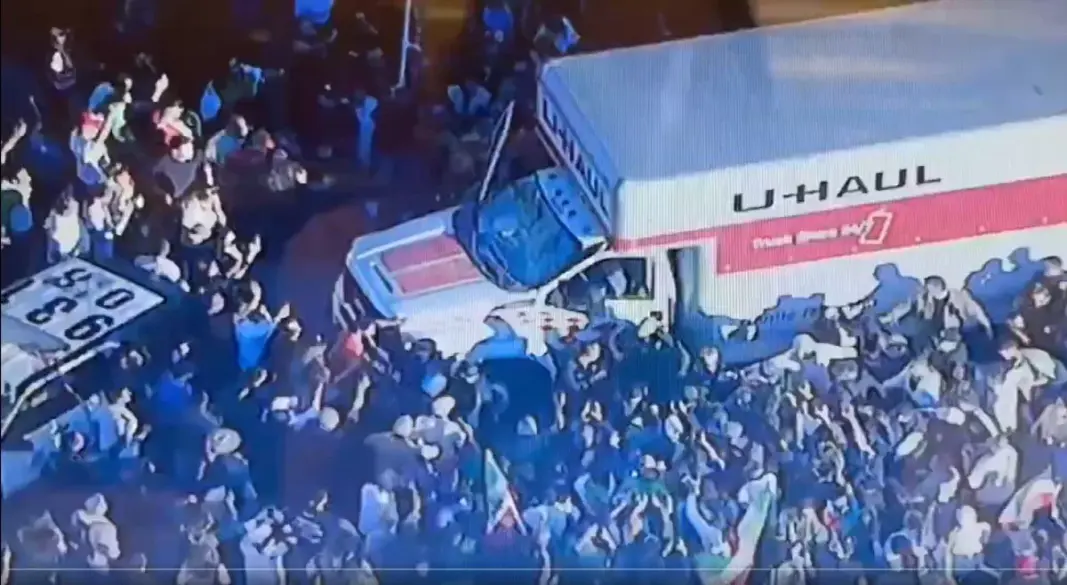 अमेरिका में ईरान विरोधी रैली में ट्रक घुसा