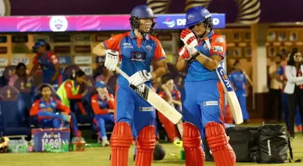 WPL फाइनल-दिल्ली का स्कोर 72 रन, ओपनर्स पवेलियन लौटीं